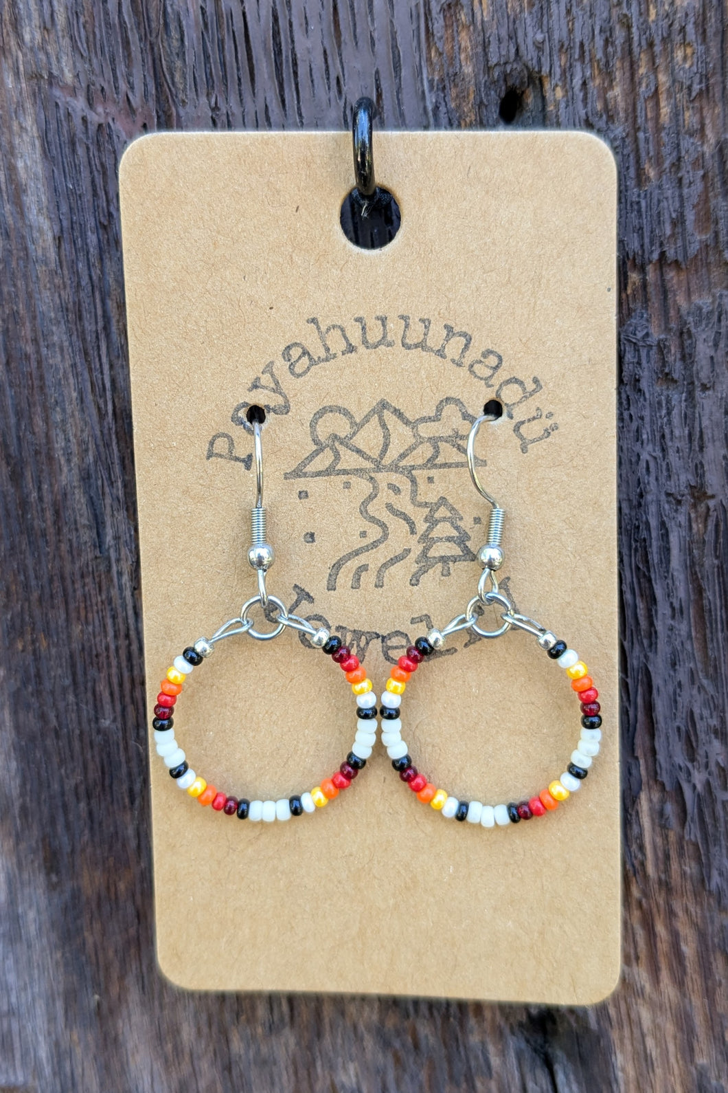 Tüütsi Earrings-White